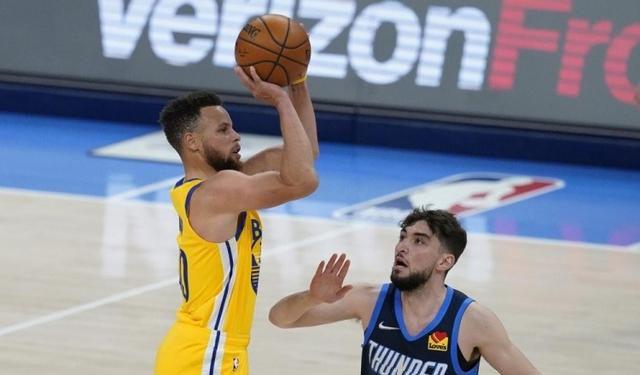 Curry skød 11 af 16